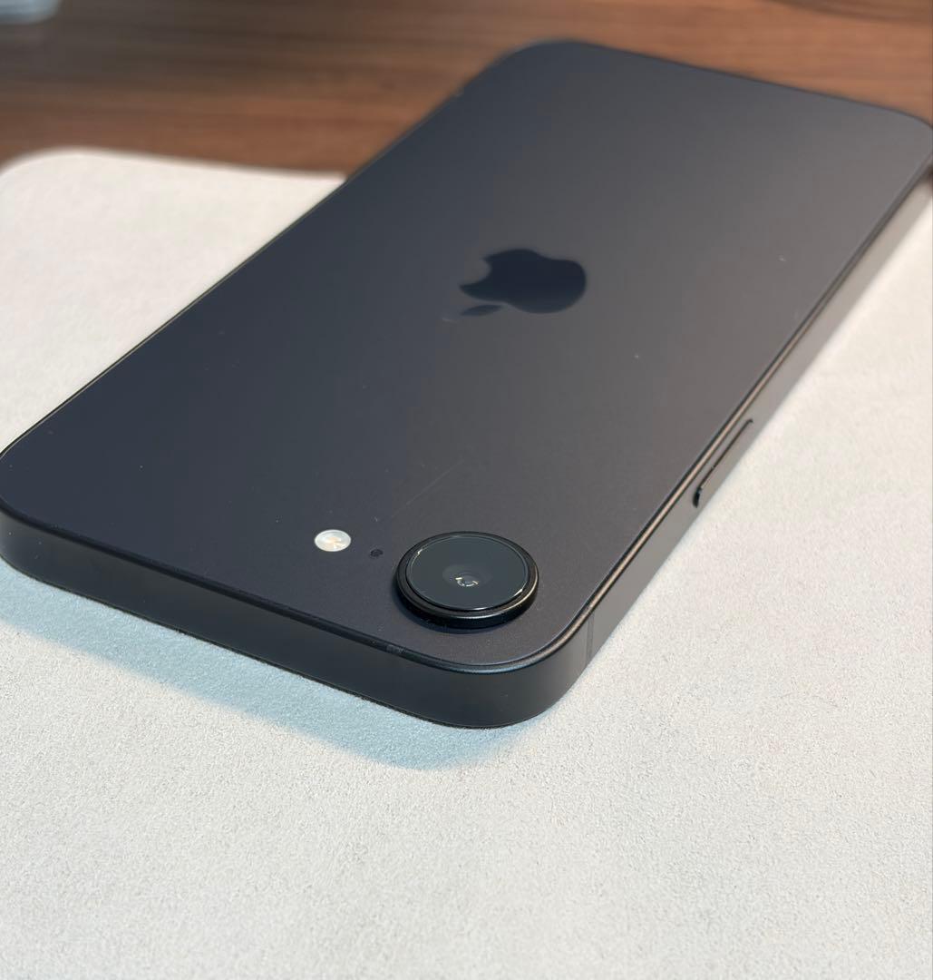 【極美品】iPhone16e ブラック 128GB SIMフリー