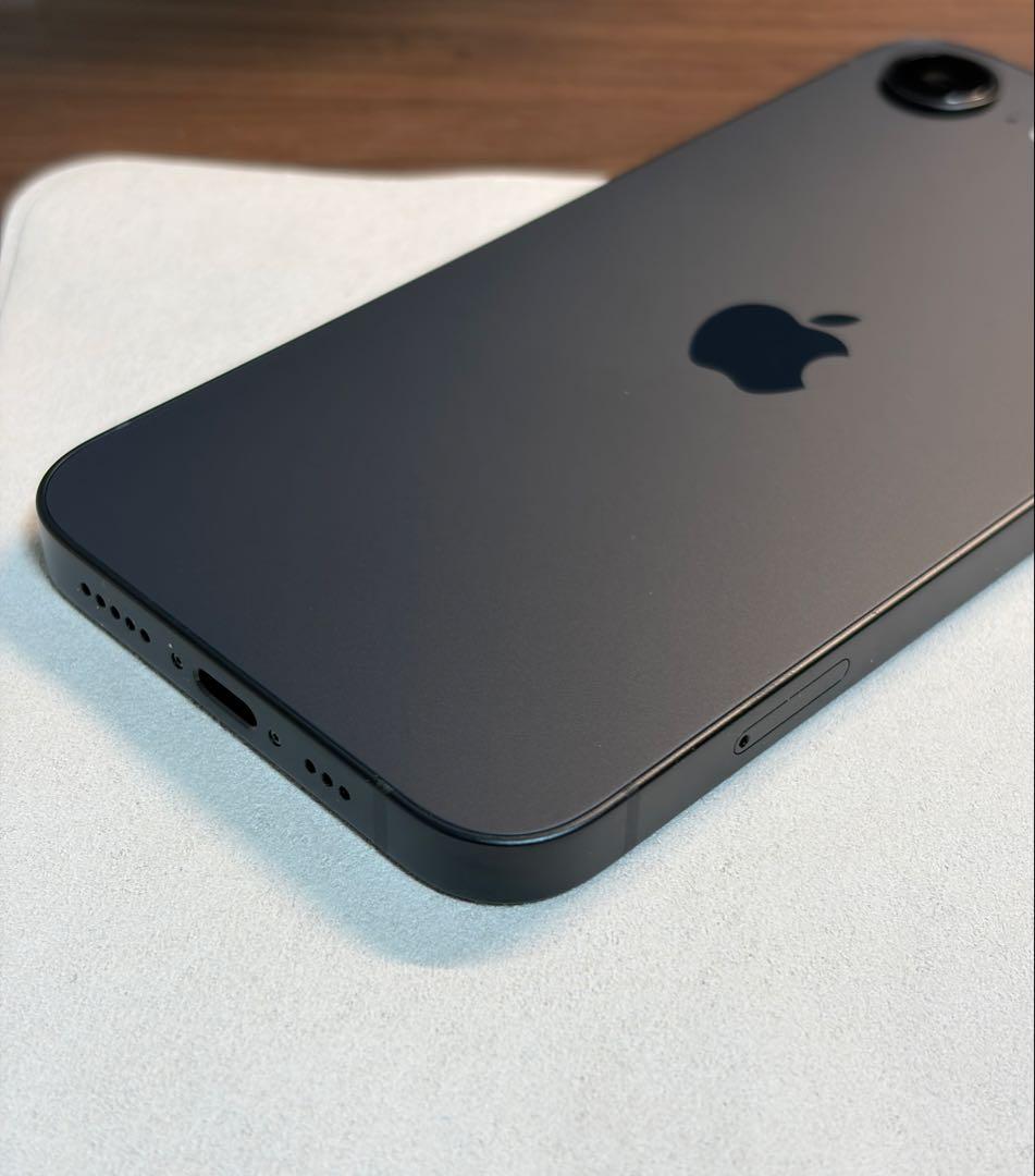 【極美品】iPhone16e ブラック 128GB SIMフリー