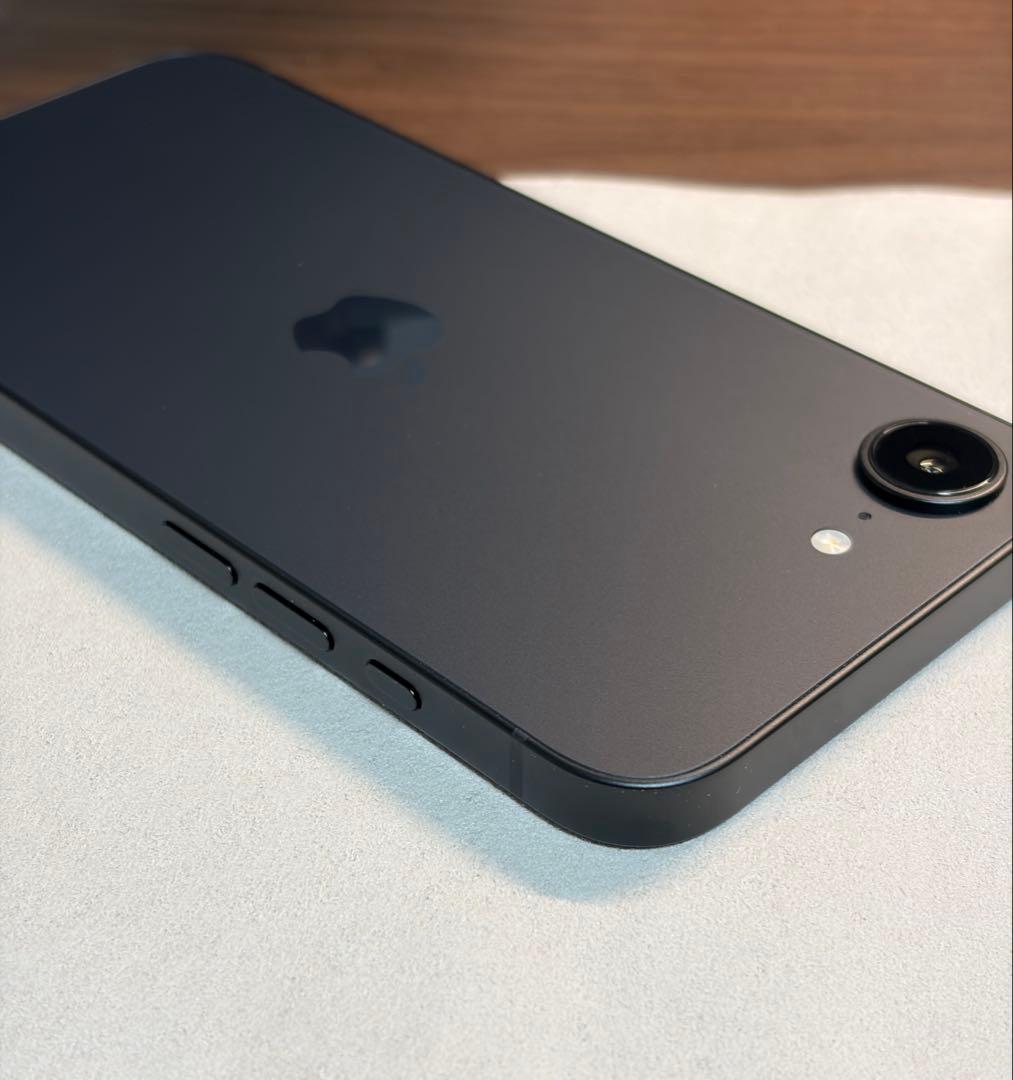 【極美品】iPhone16e ブラック 128GB SIMフリー