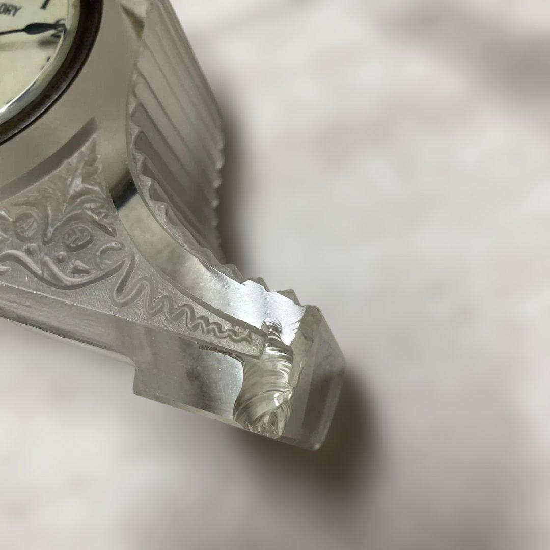 ガラス置き時計　ウラン発光有り