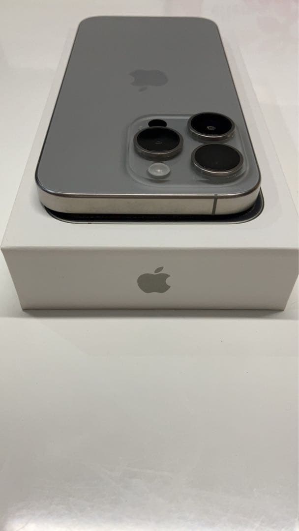Apple iPhone 15 Pro ナチュラルチタニウム 128GB 本体