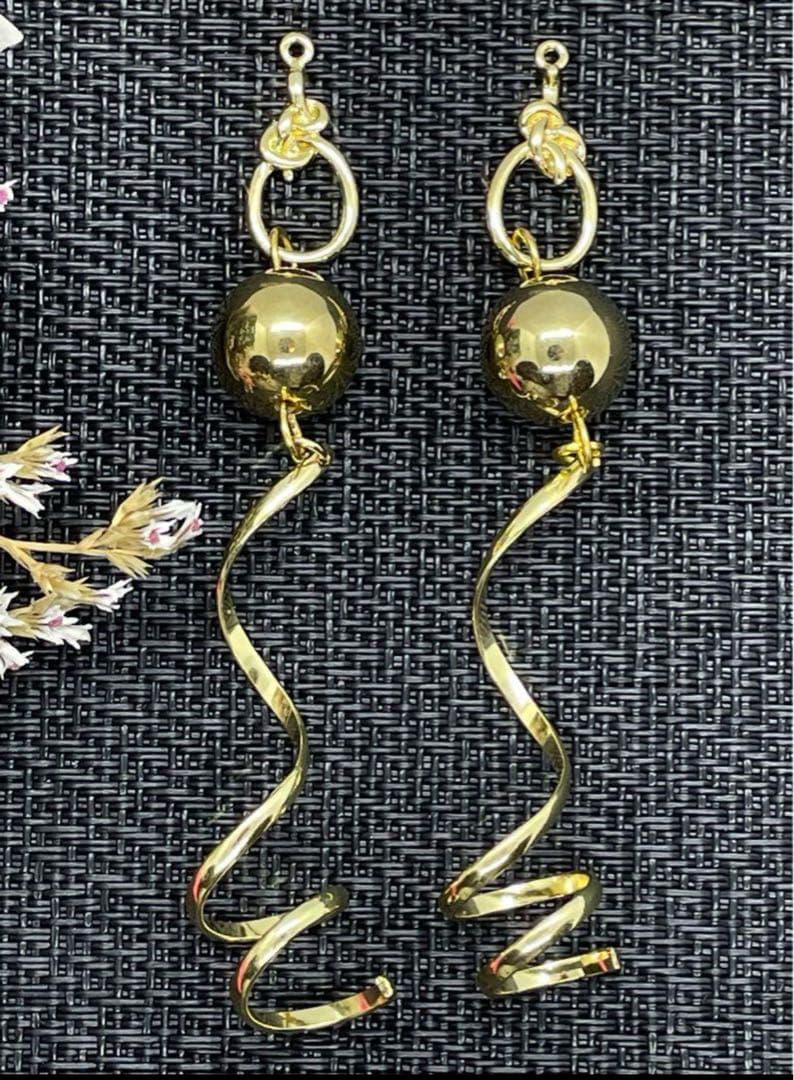 No.1118 ゴールドスパイラル　ロングピアス　大ぶりイヤリング