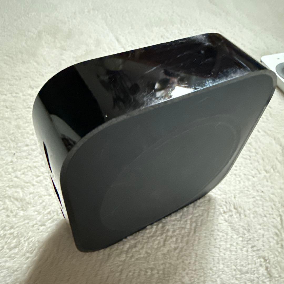 Apple TV 4K 3rd 本体とリモコン