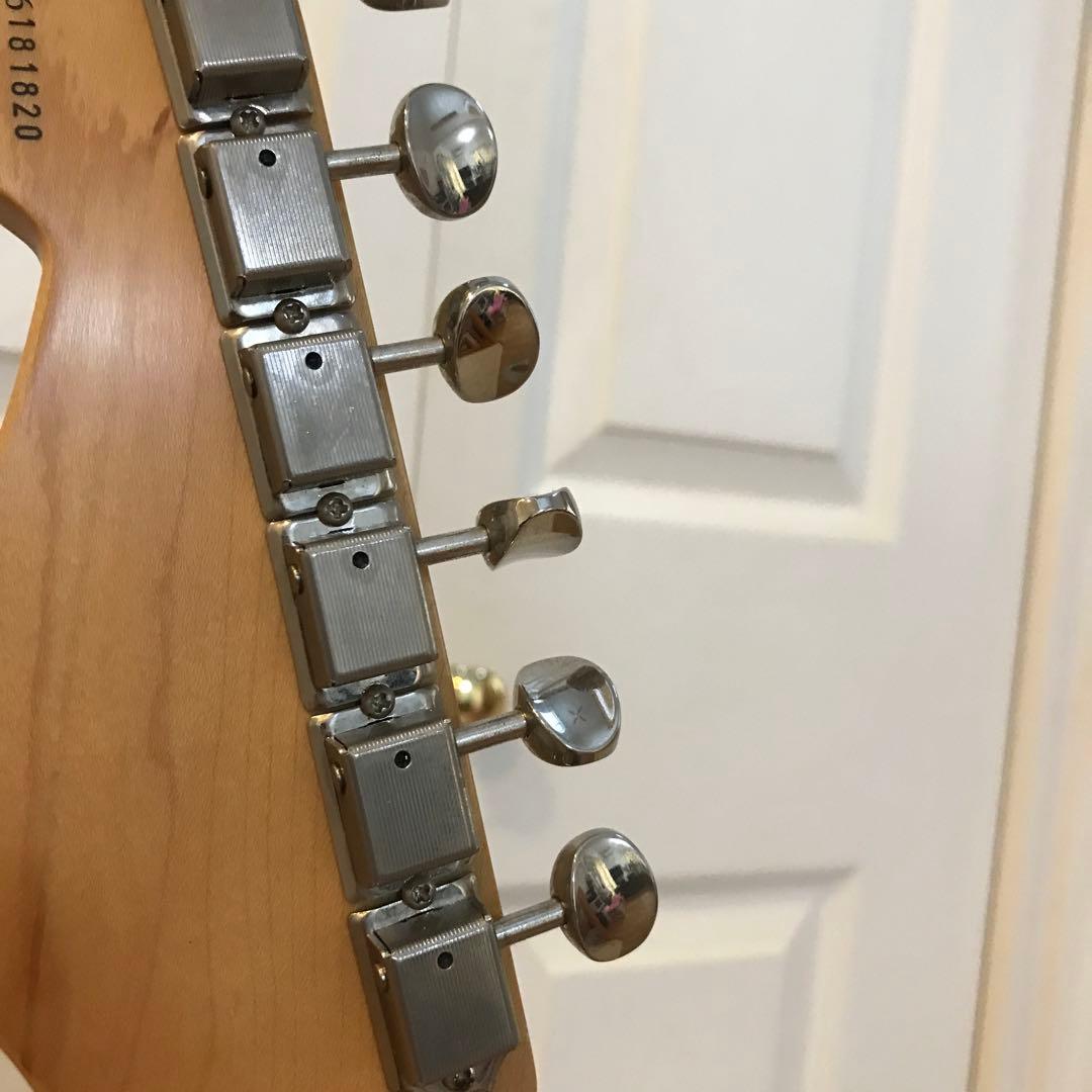 Fender Stratocaster Deluxeシリーズレッド