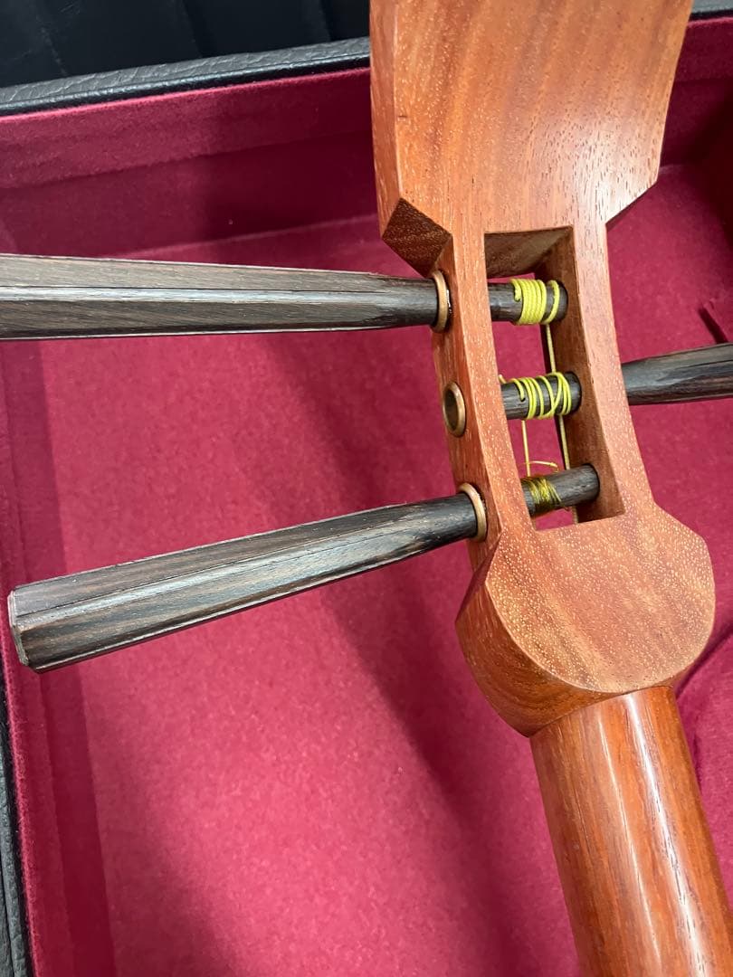 三味線本体 木製 和楽器 撥、ハードケース付き