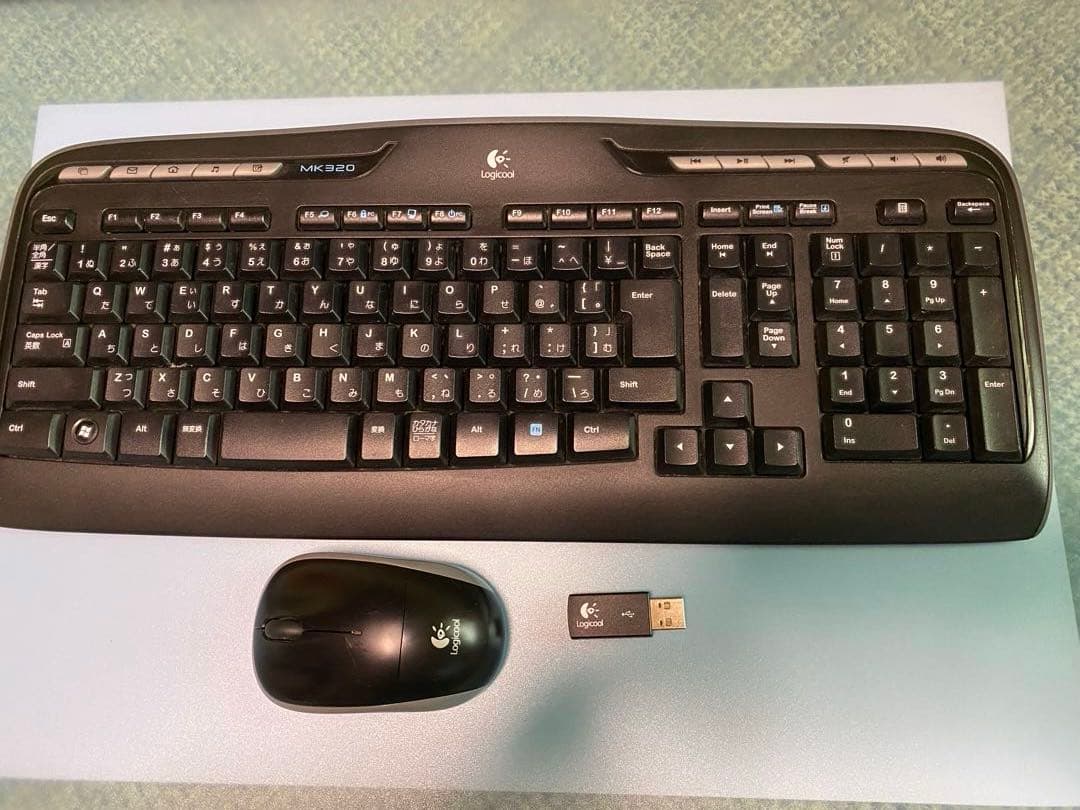 富士通 ノートPC 15.6インチ レッド