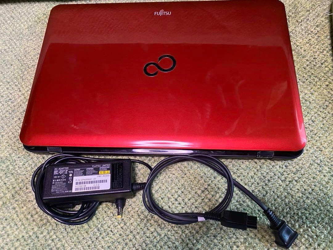 富士通 ノートPC 15.6インチ レッド