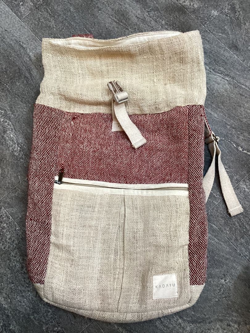 KADAYU 赤とベージュのリュック