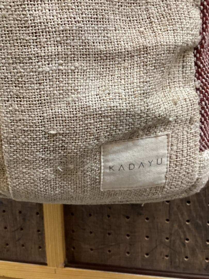 KADAYU 赤とベージュのリュック