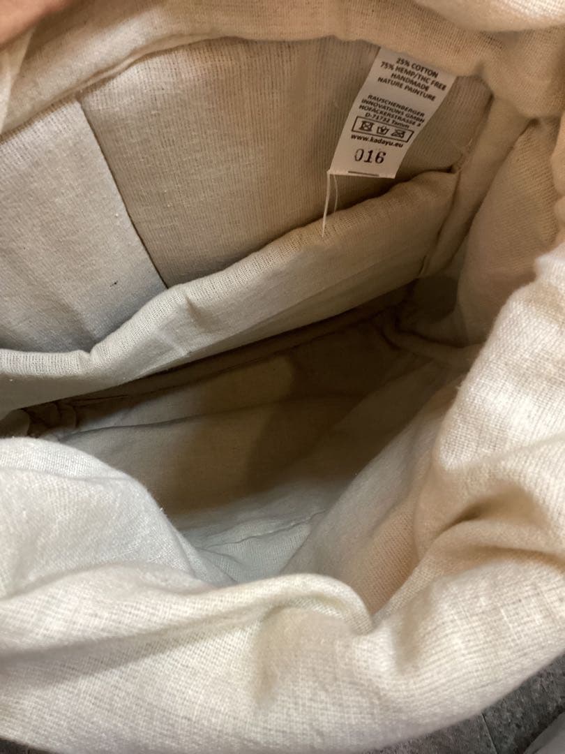 KADAYU 赤とベージュのリュック