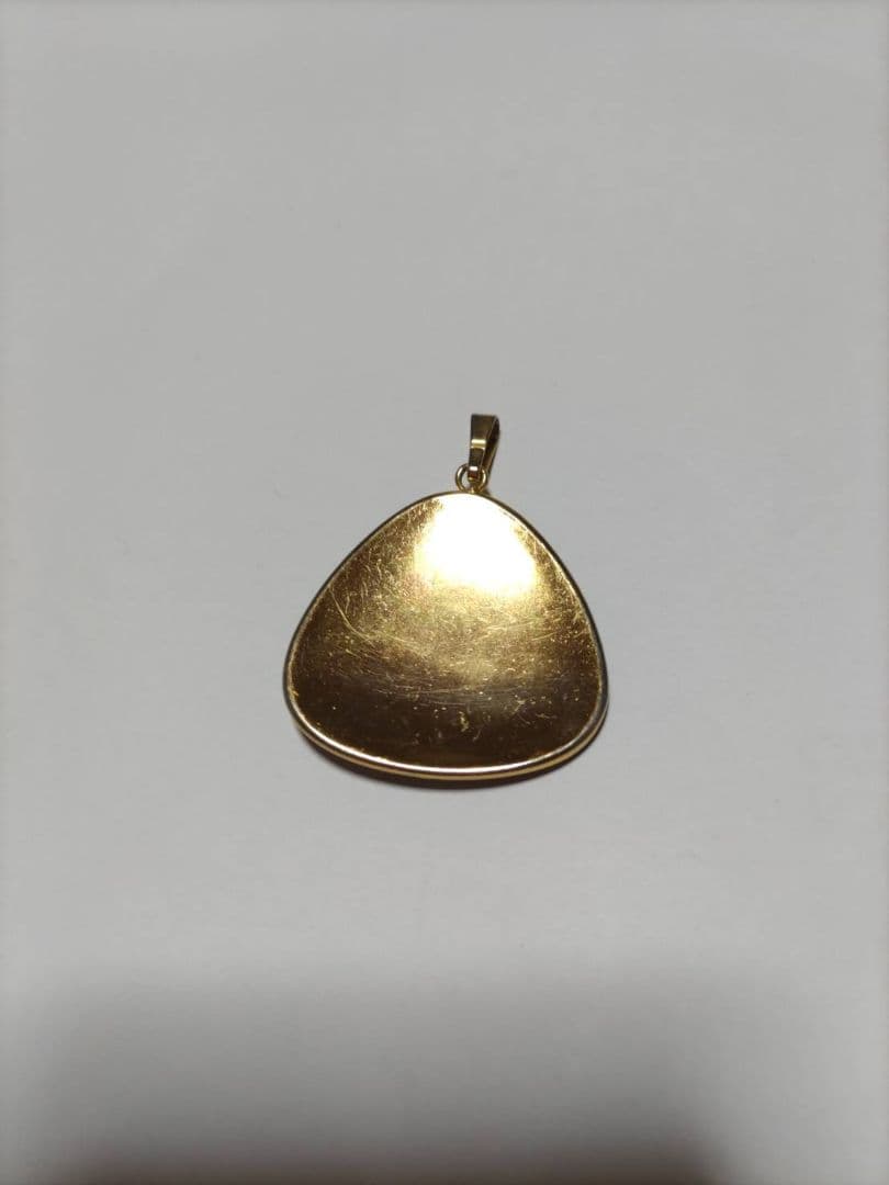 海外お土産　三角形金色ペンダント　レア