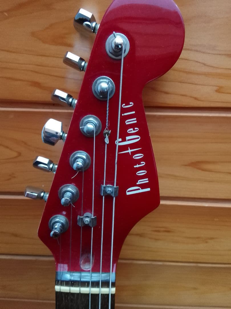 メタリックレッド ストラトキャスタータイプ エレキギター