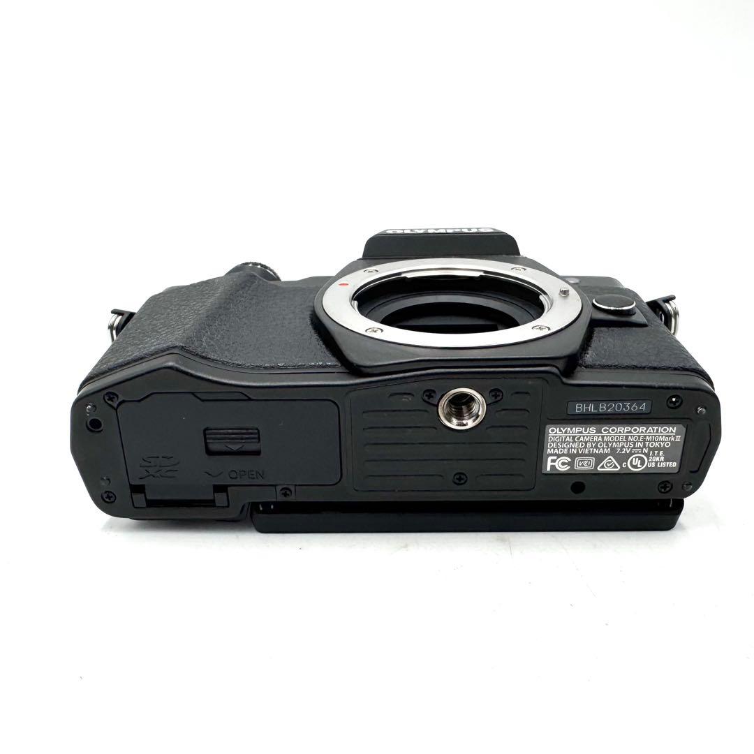 美品 OLYMPUS OM-D E-M10 Mark II ダブルズームキット