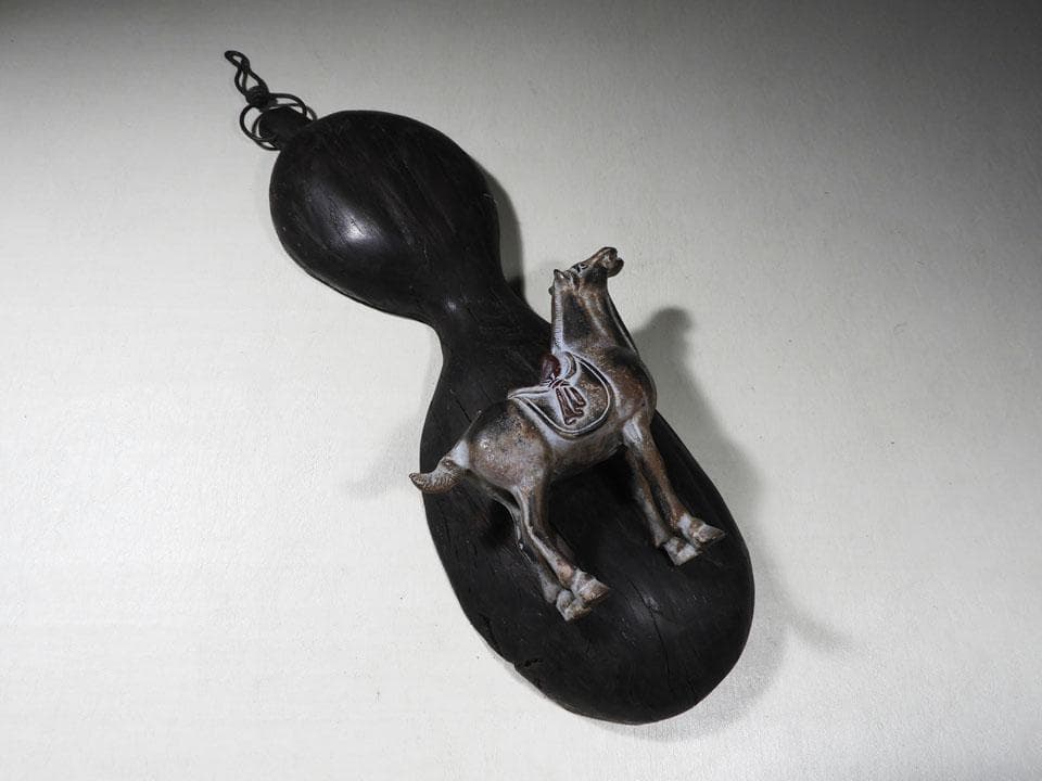 ●来年の干支 午 馬 瓢箪から駒 縁起物 古木の瓢箪 陶器の馬 壁掛け 縦47㎝