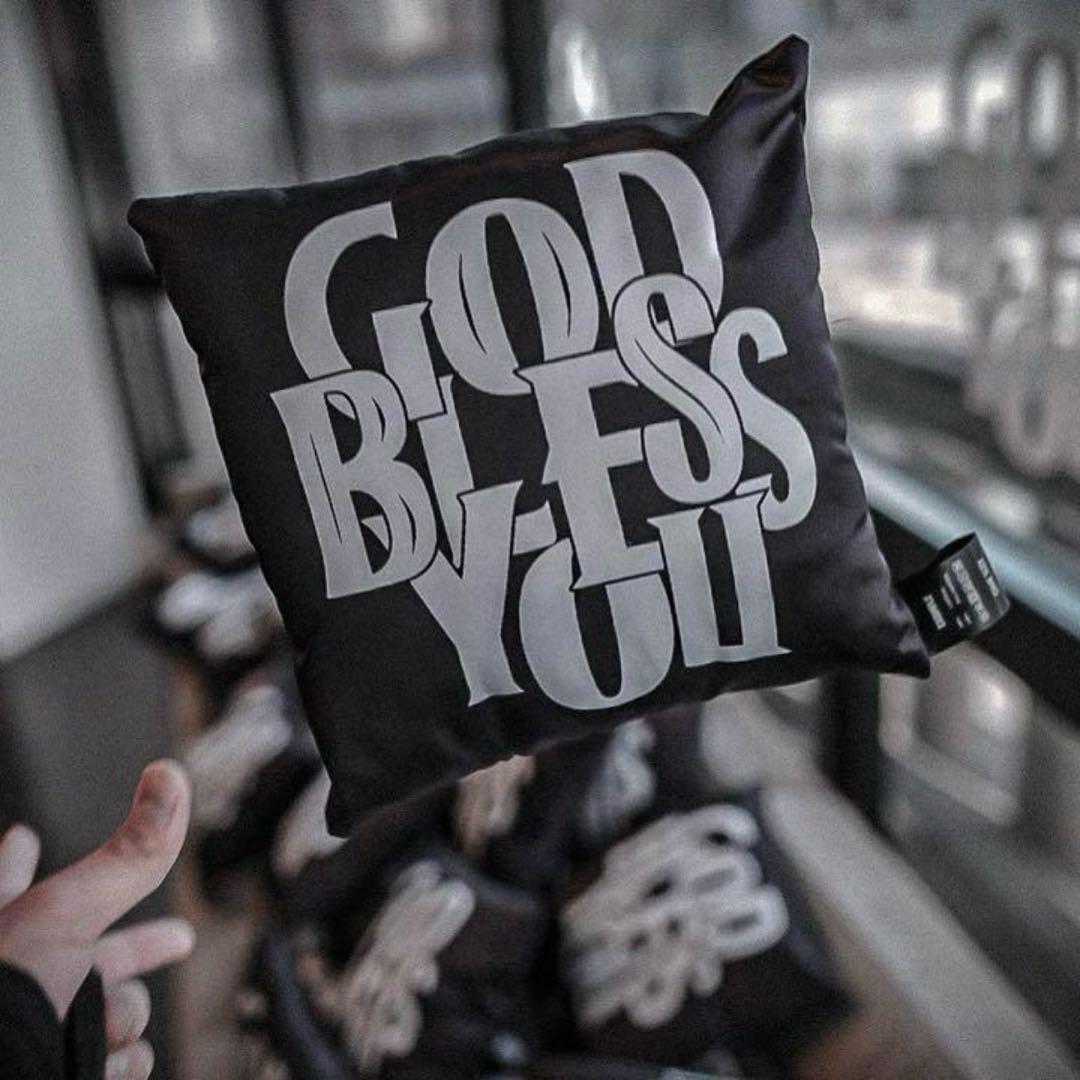 GOD BLESS YOU CUSHION クッション　おしゃれ　レア　希少