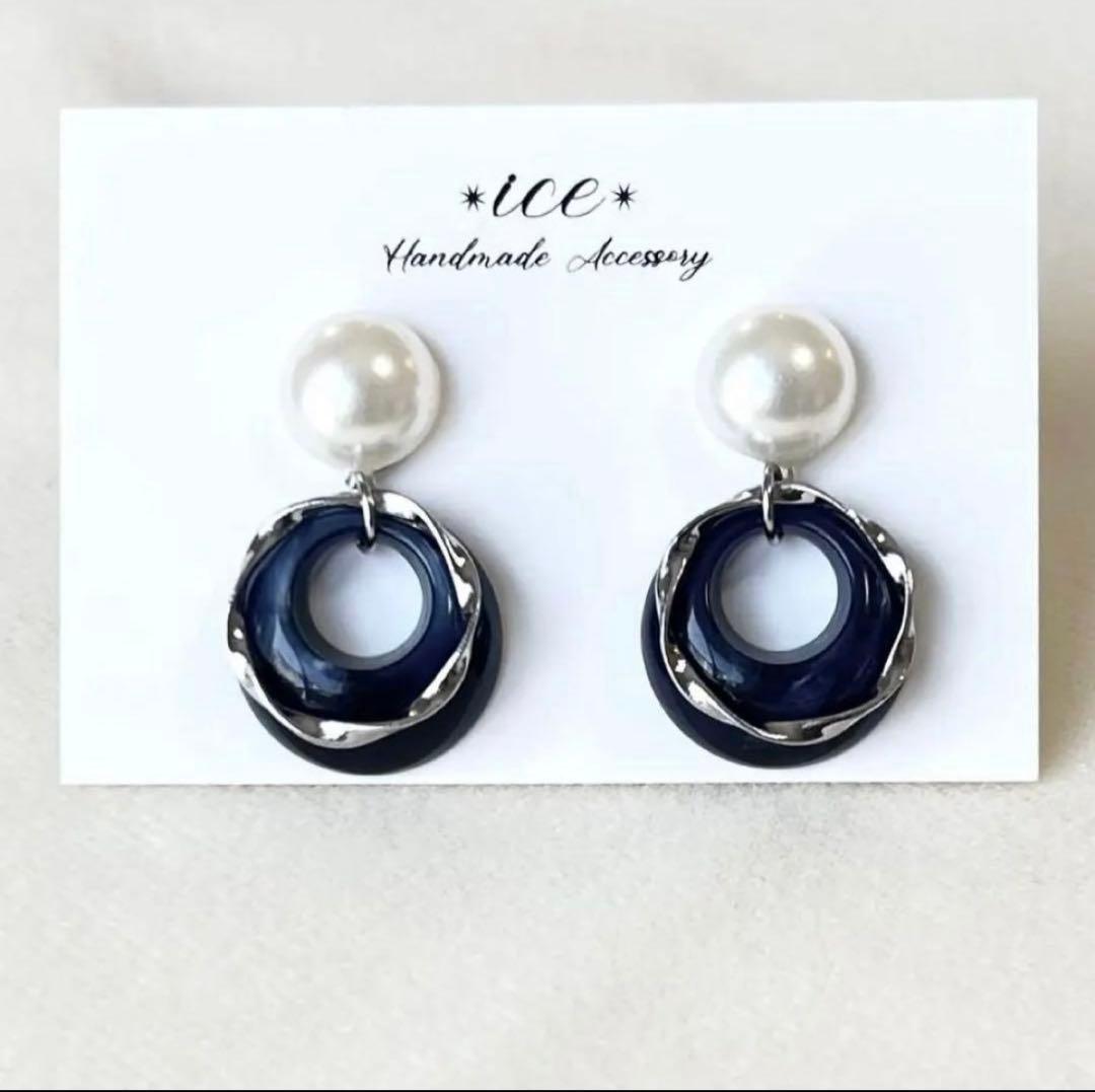 大ぶり　小ぶり　シンプルデザイン　カボション　ハンドメイド　蝶バネイヤリング