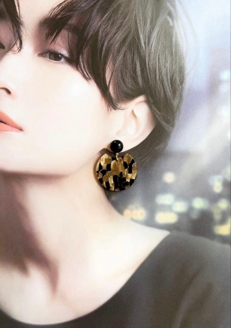 大ぶり　小ぶり　シンプルデザイン　カボション　ハンドメイド　蝶バネイヤリング