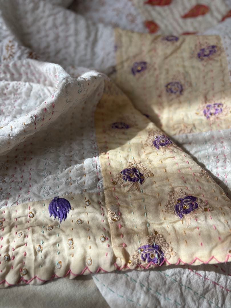 ラリーキルト　インド刺繍　カンタキルト　ヴィンテージ　マルチカバー　白　ホワイト