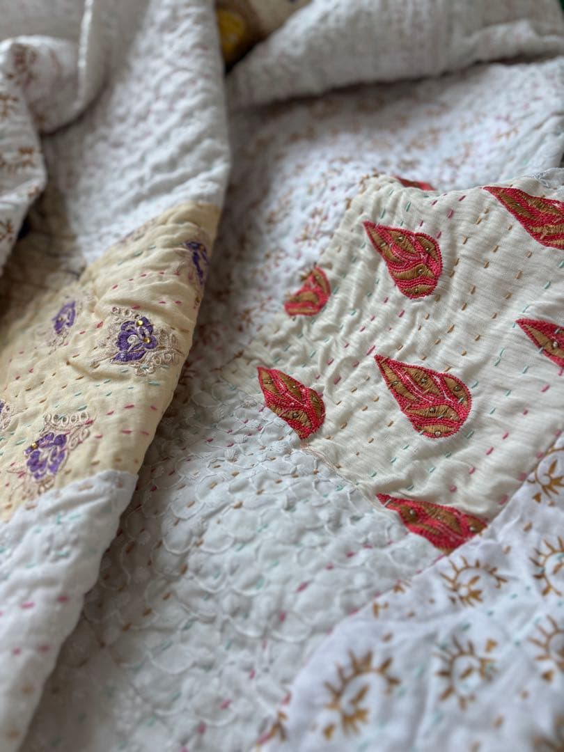 ラリーキルト　インド刺繍　カンタキルト　ヴィンテージ　マルチカバー　白　ホワイト