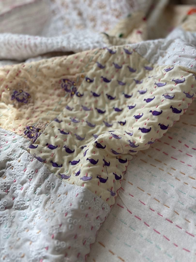 ラリーキルト　インド刺繍　カンタキルト　ヴィンテージ　マルチカバー　白　ホワイト
