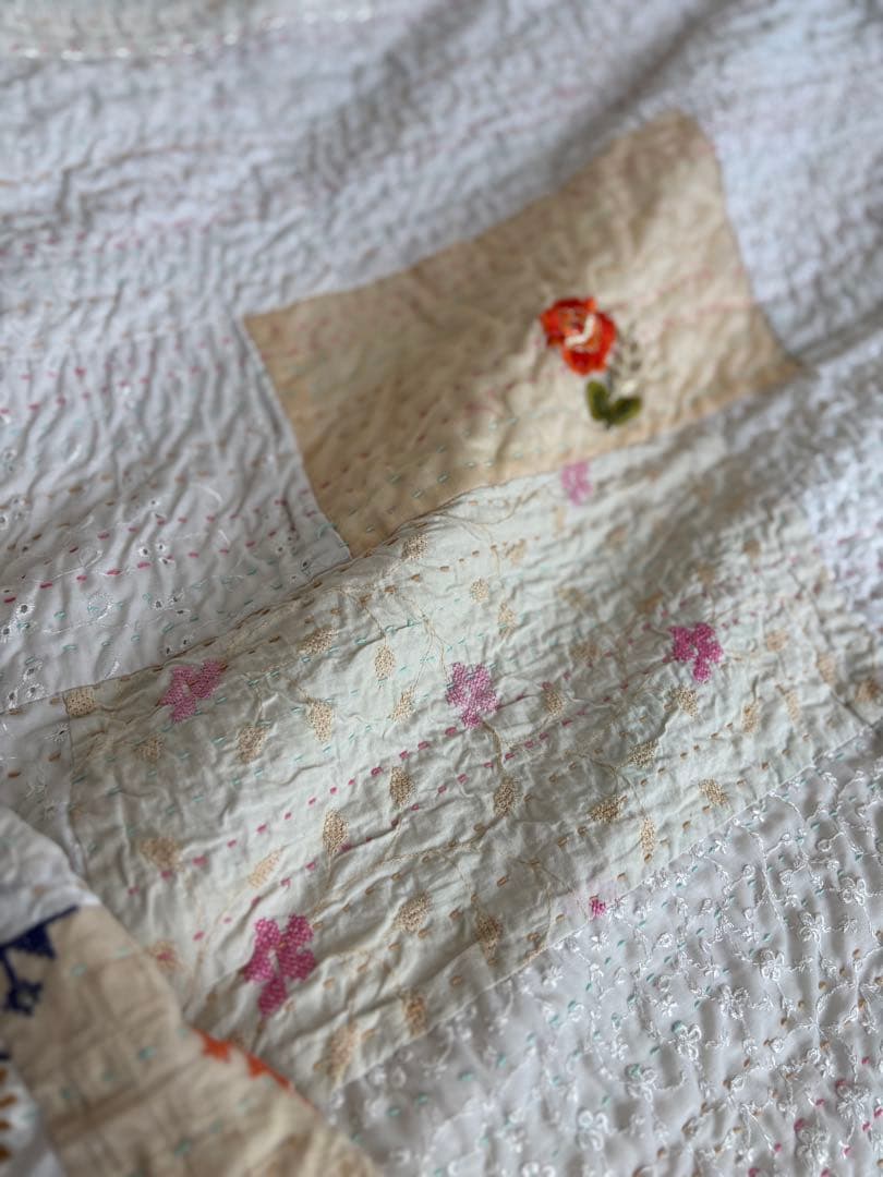 ラリーキルト　インド刺繍　カンタキルト　ヴィンテージ　マルチカバー　白　ホワイト