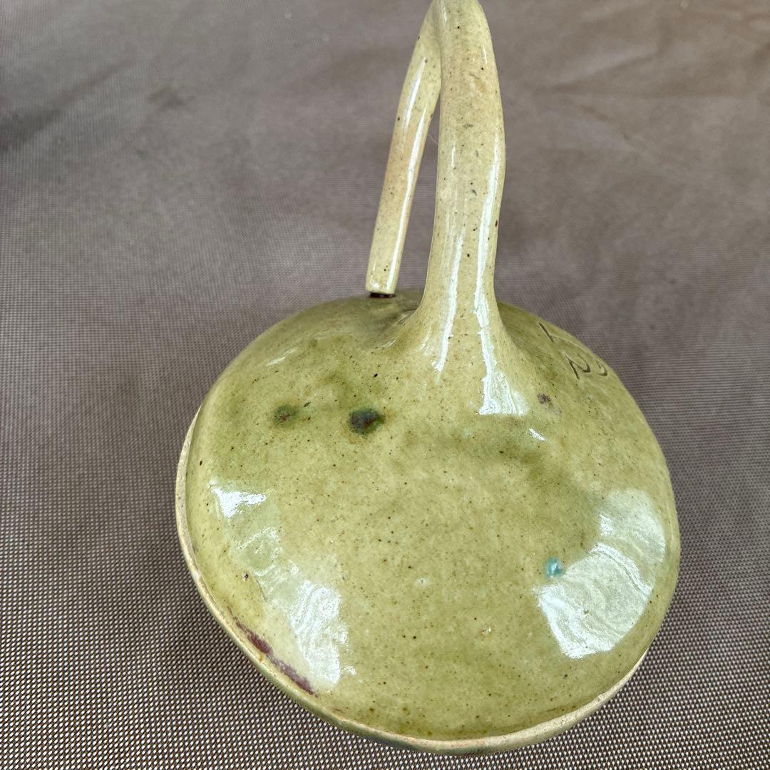 緑色の持ち手付き陶器　作家