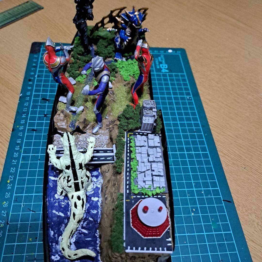 ジオラマ ウルトラマン ティガ・ダイナ・ガイア