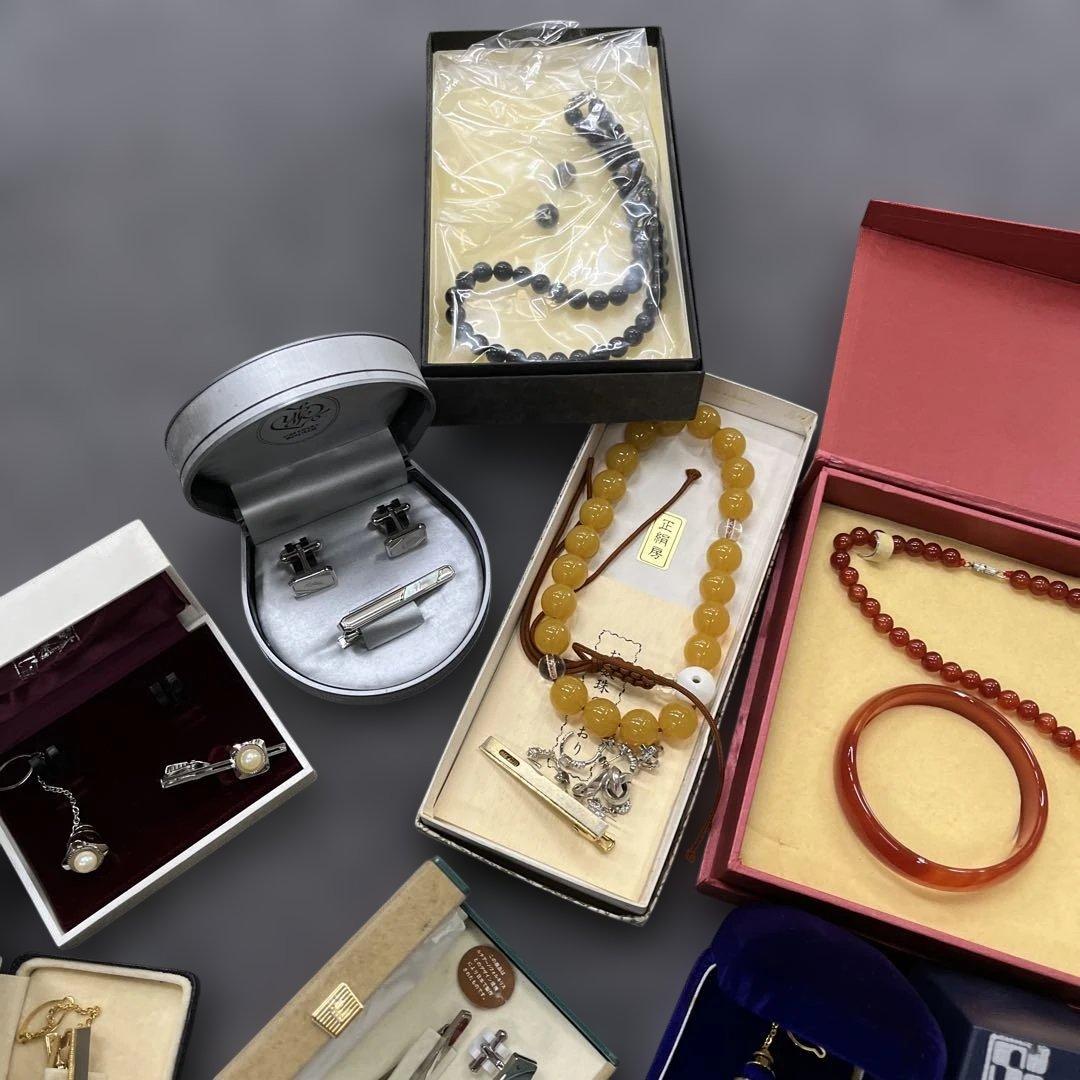 W*E様 アクセサリー　イヤリングネックレスなど　まとめ売り　9kgぐらい　現状