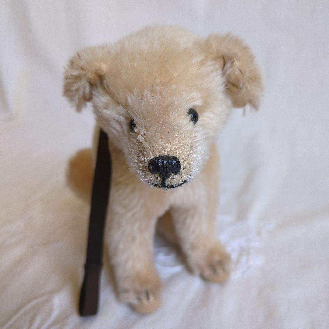 Gaby Schlotz お座りしている犬 作家もの