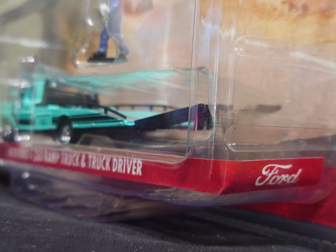 グリーンライト1/64Scaleミニカーシボレーフォードランプトラック3台セット