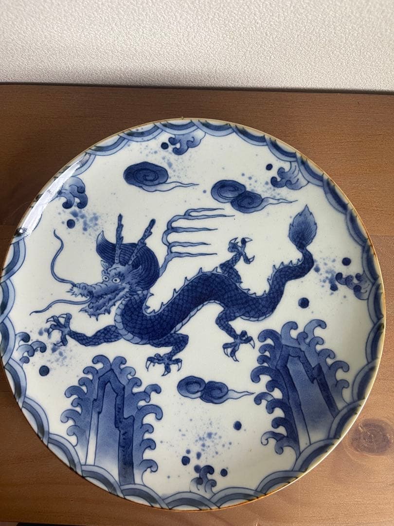 染め付け龍の大皿