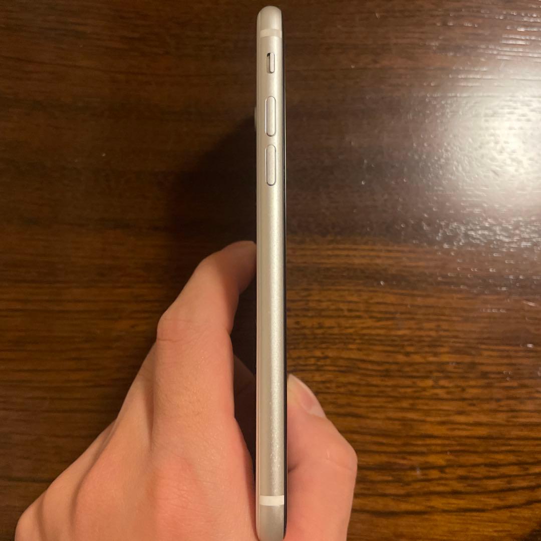 iPhone SE 第2世代　64GB ホワイト　最新iOS18 SIMフリー