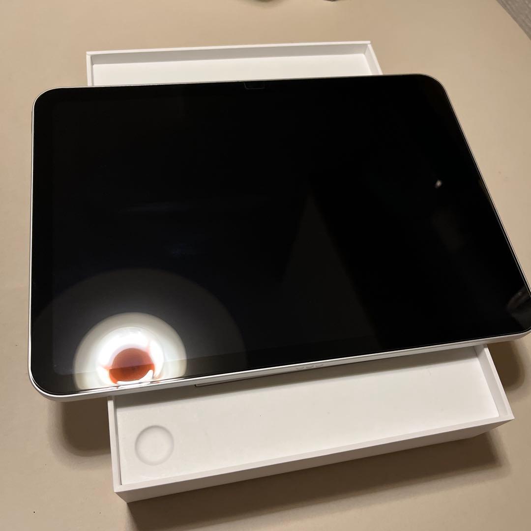 Apple iPad 第10世代シルバーWi-Fiタイプ 箱付き　充電器付き