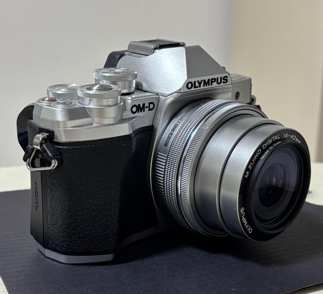 OLYMPUS OM-D E-M10 Mark III ダブルレンズキット