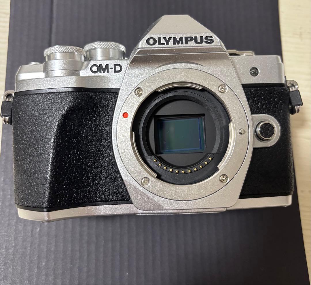 OLYMPUS OM-D E-M10 Mark III ダブルレンズキット