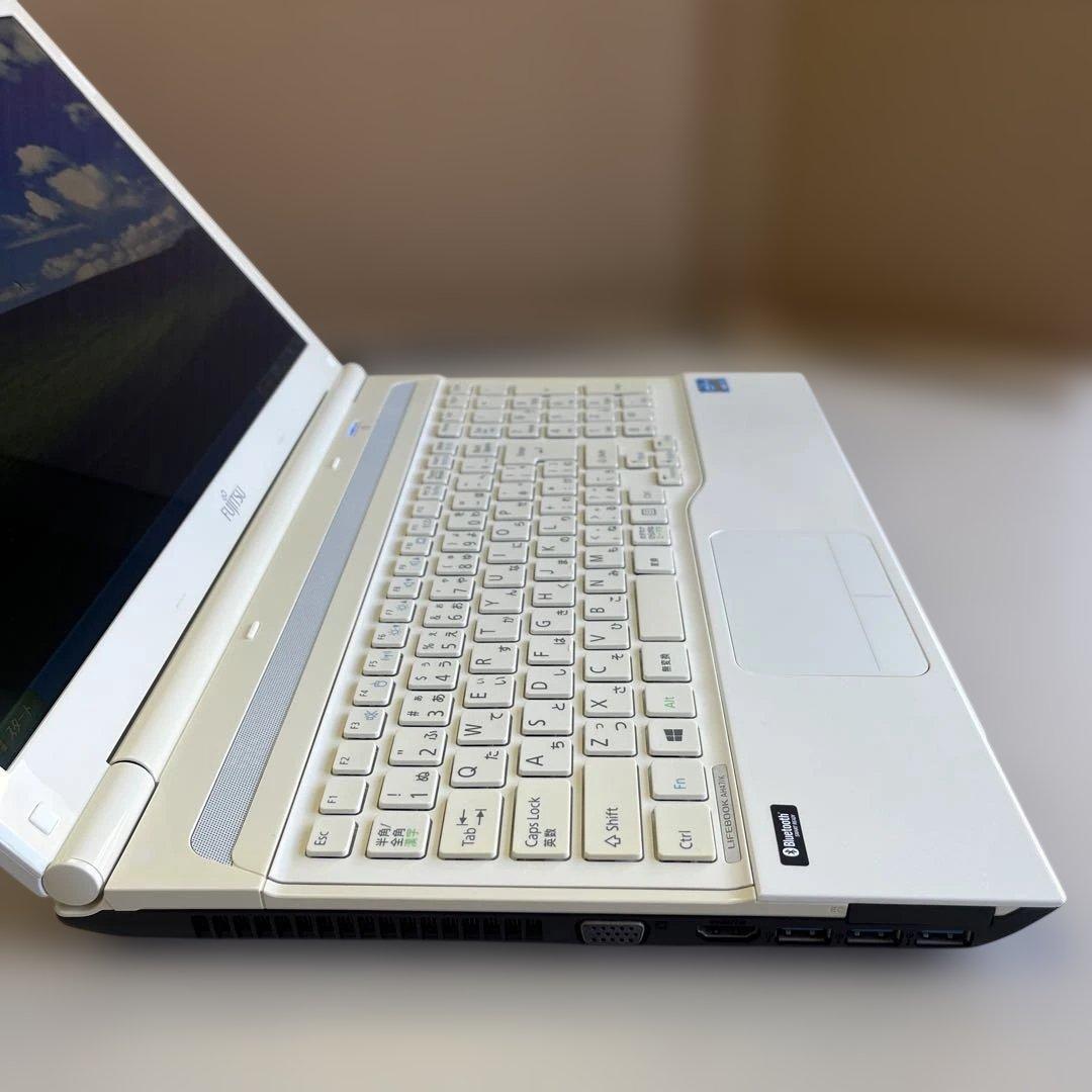 ☆格安美品☆WinXP☆富士通15.6インチワイド大画面ノートPC☆第3世代i7