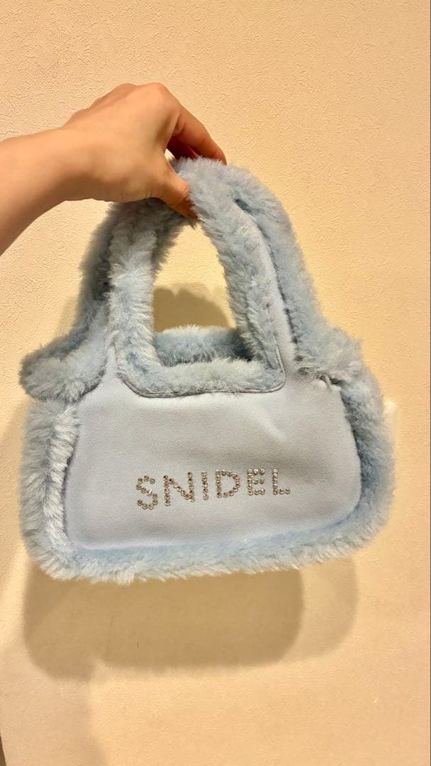SNIDEL ハローキティ バッグ ブルー　チャームなし
