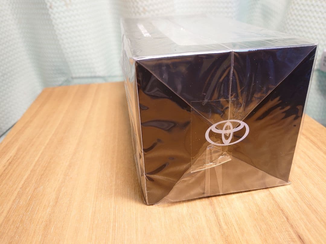 美品【新品】ハリアー　ホワイトパール　ミニカー　カラーサンプル