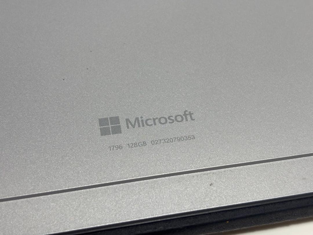 ジャンク品 SurfacePro5 128GB/4GB （液晶割れ）
