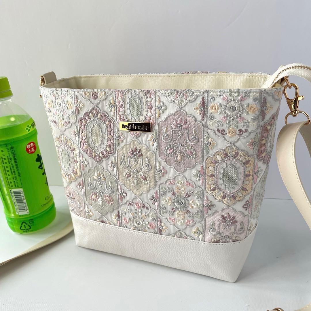 michimichi ひまわり　ショルダーバッグ　インド刺繍ホワイト