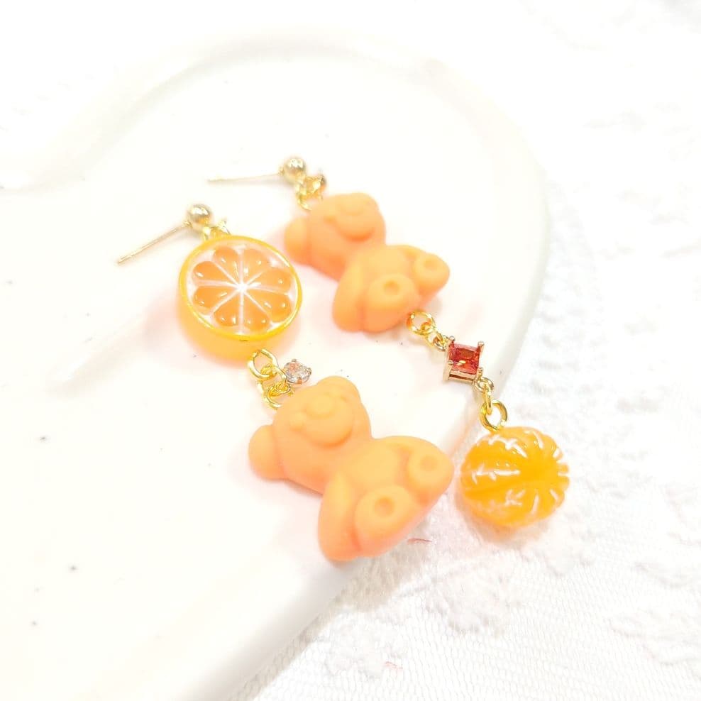 １点のみ❣️オレンジ大好き♡美発色なクリーミーオレンジベアのゆらゆらピアス♡