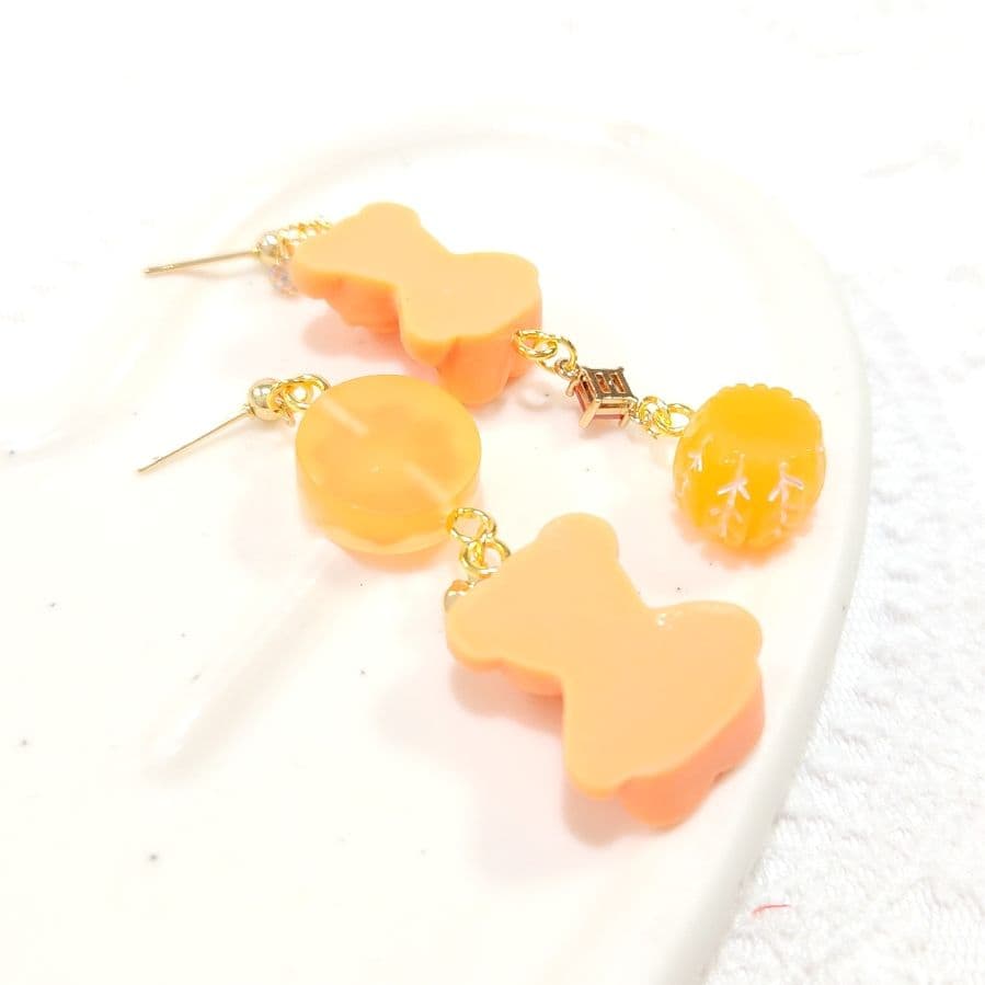 １点のみ❣️オレンジ大好き♡美発色なクリーミーオレンジベアのゆらゆらピアス♡