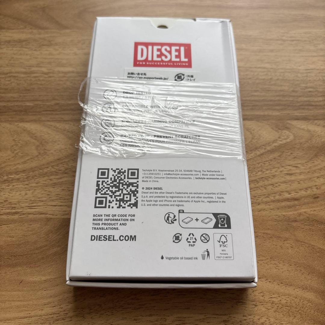 ディーゼル iPhone 16 グラフィックスナップケース グリッター ブラック