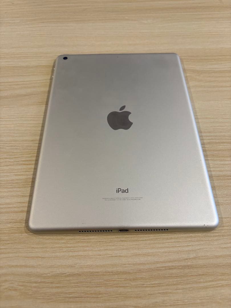 Apple iPad 第6世代 32GB Wi-Fiモデル シルバー