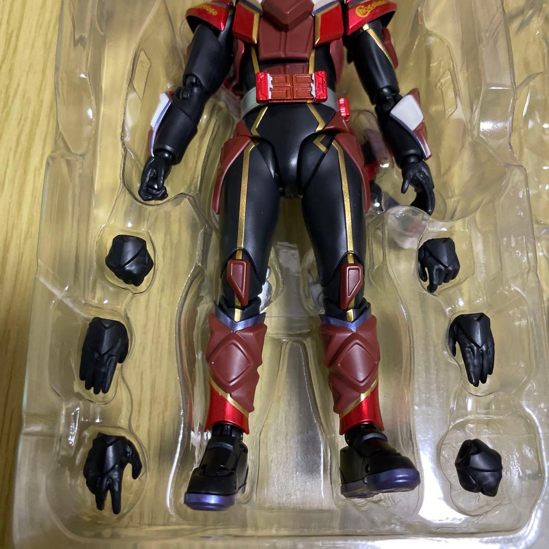 仮面ライダーガヴ　S.H.Figuarts ヴァレン チョコドンフォーム