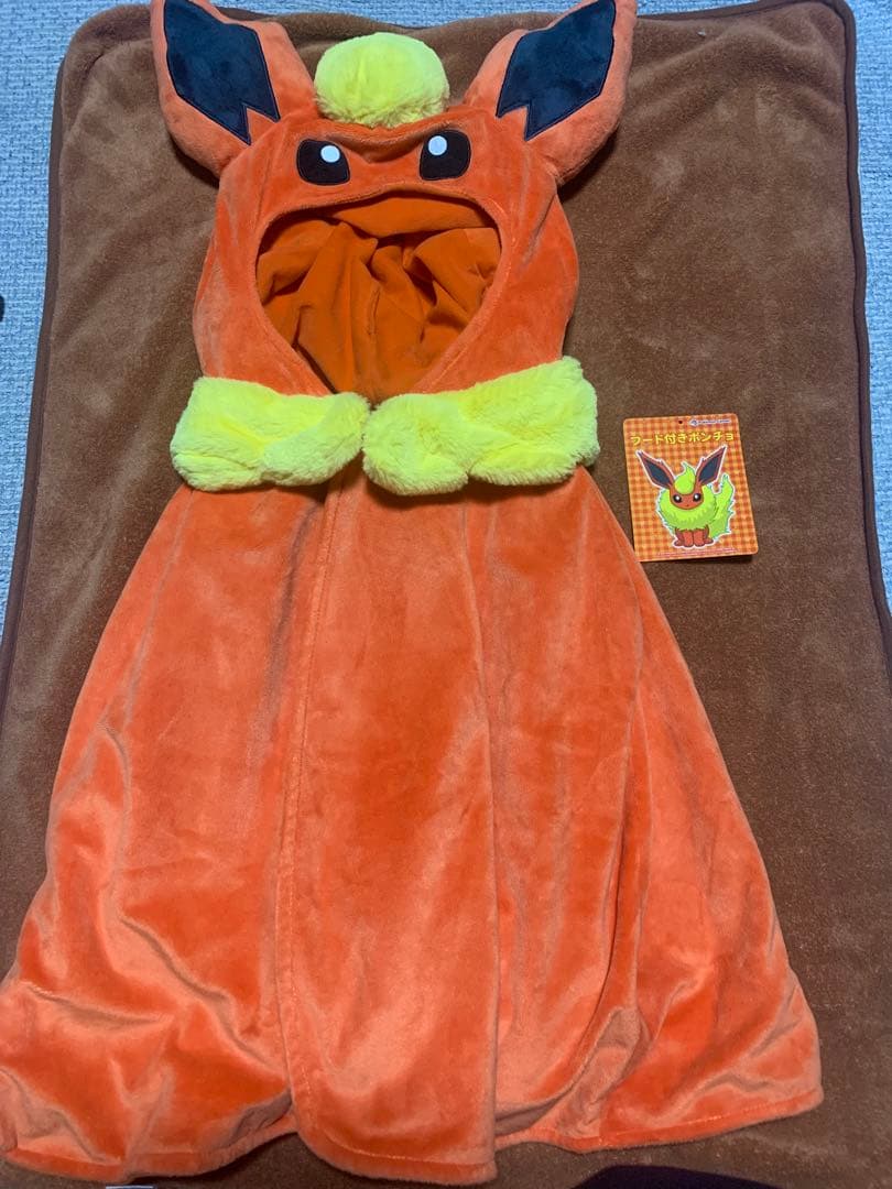ブースター　ポンチョ ポケモン フード　タグ付き