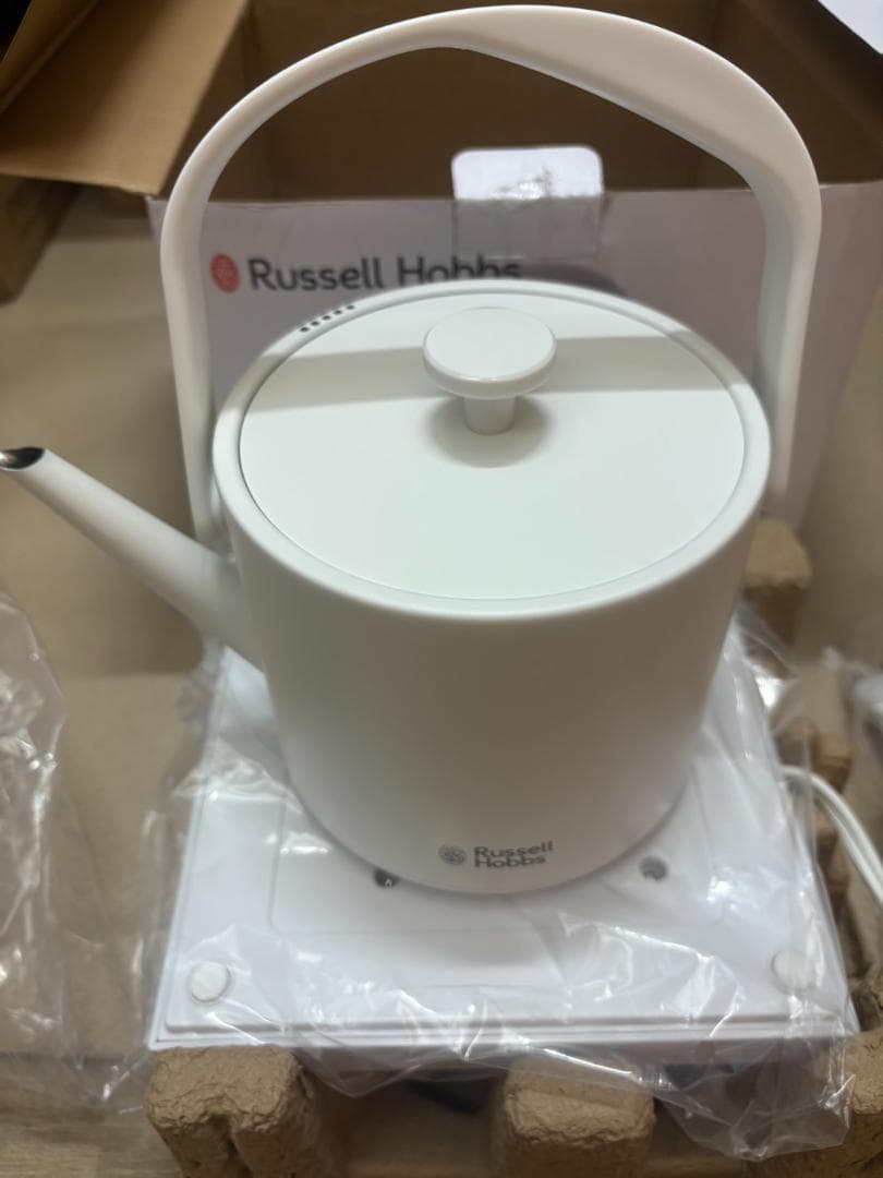 新品未使用 大石アンドアソシエイツ ラッセルホブス 電気ケトル ホワイト