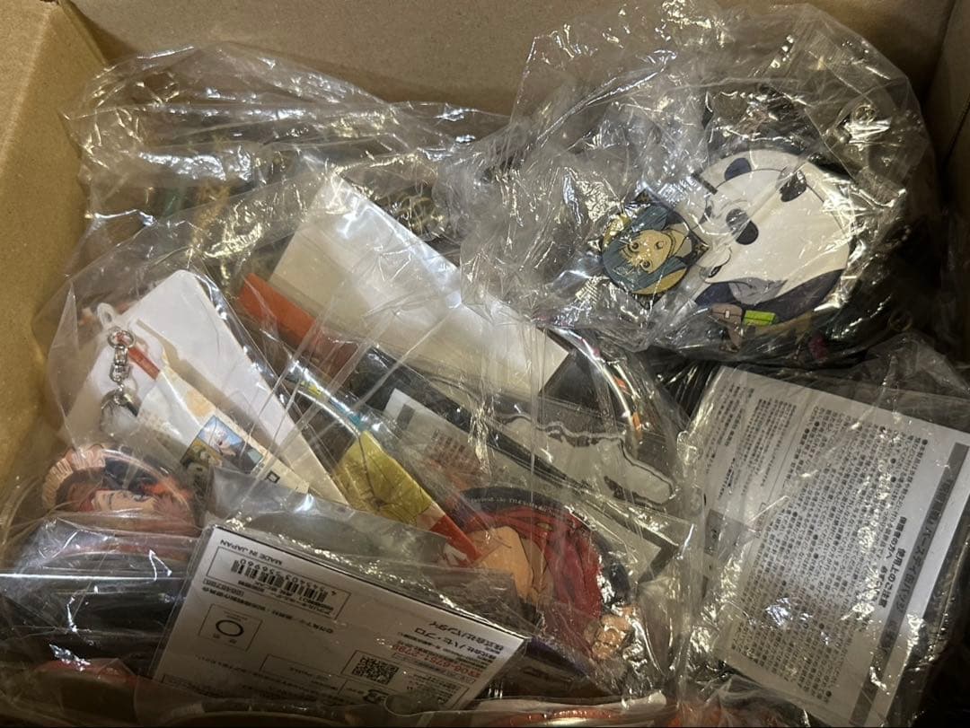 呪術廻戦　バッジ、キーホルダー、アクスタ等　大量　まとめ売りセット