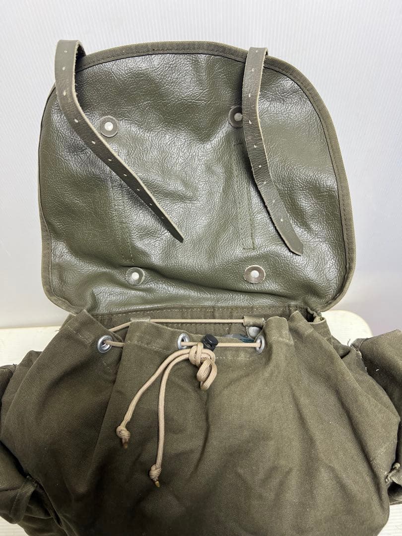 ビンテージ ミリタリー リュックレザーベルト（ドイツ軍）放出品