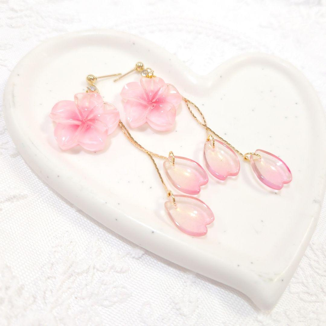 春爛漫❀桜の花びらゆらゆらピアス❀透明感 桜ピンク❀大人可愛い❀